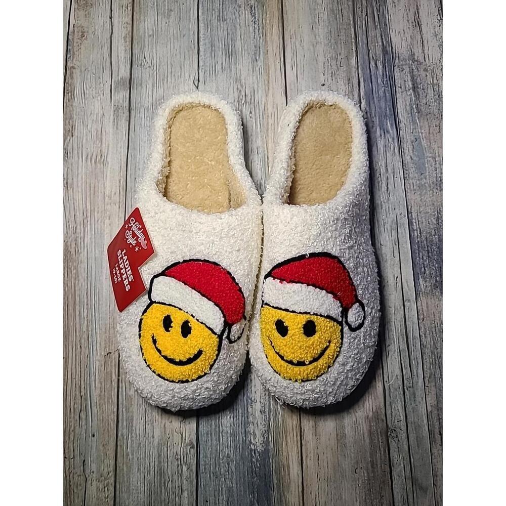 Holiday Style Lady Slippers Large Size 9 To 10 Smiley Face With Santa Hat